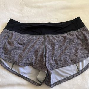 Speed up low-rise lined shorts 2.5”